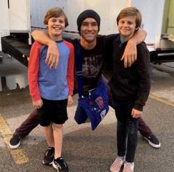 237029 B