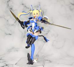 1086957 B