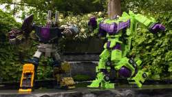 353142 B