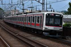 551068 B