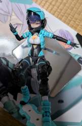 1136582 B