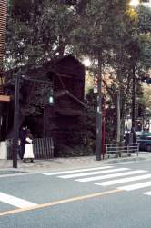 242551 B
