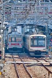 504720 B