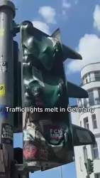 7624087 B